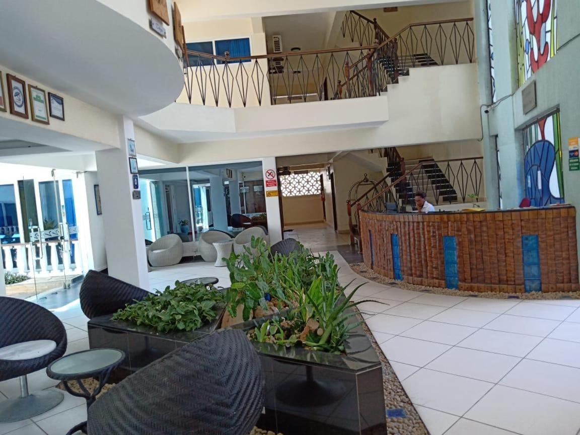 Rosy Sea Front Beach Condo Bamburi Exterior foto