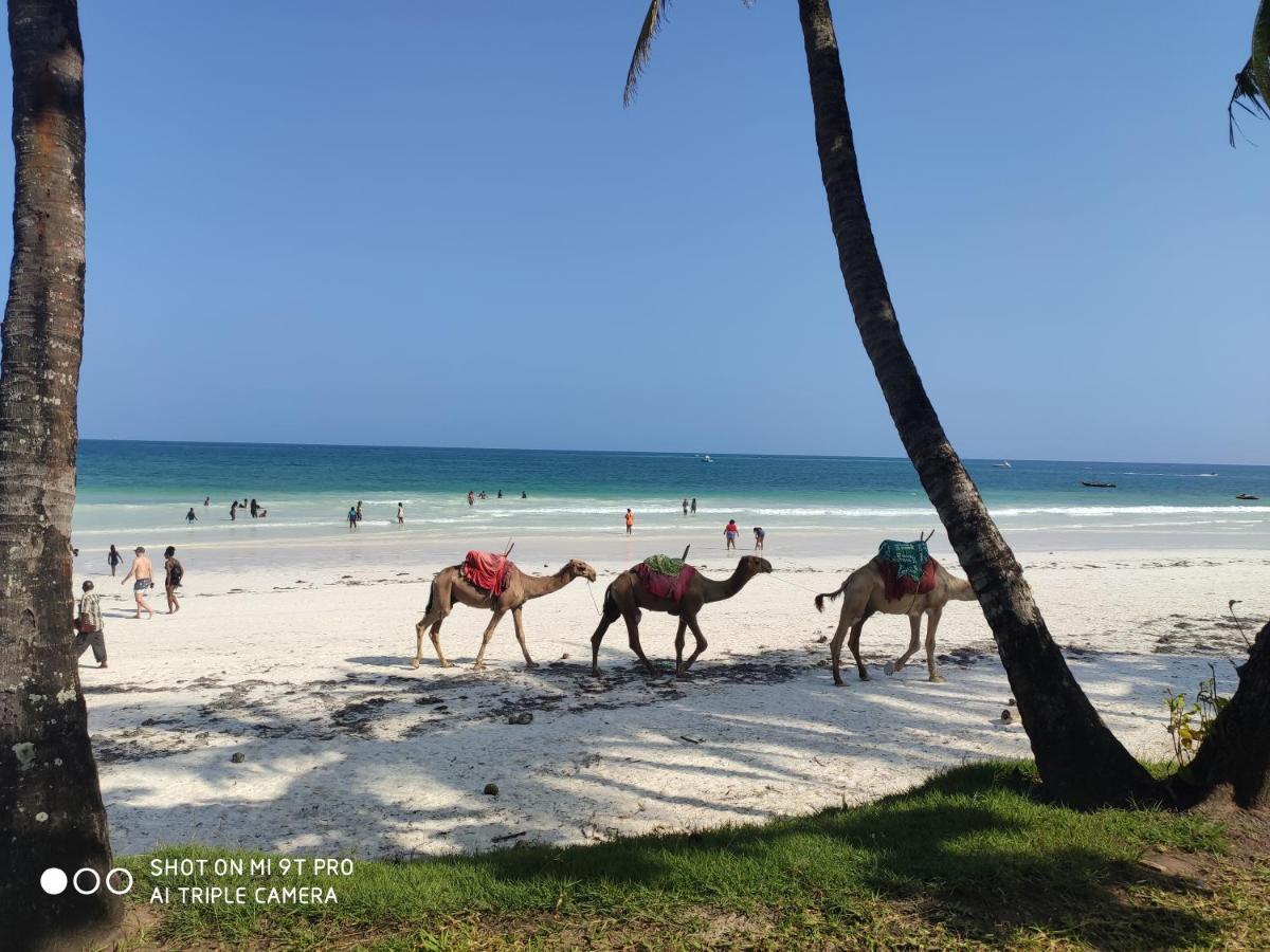 Rosy Sea Front Beach Condo Bamburi Exterior foto